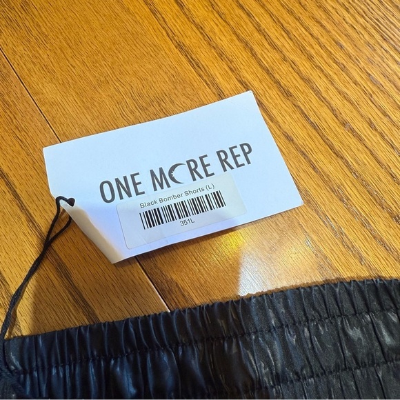 Zyia Black Bomber Shorts Size Large NWT - Picture 2 of 6